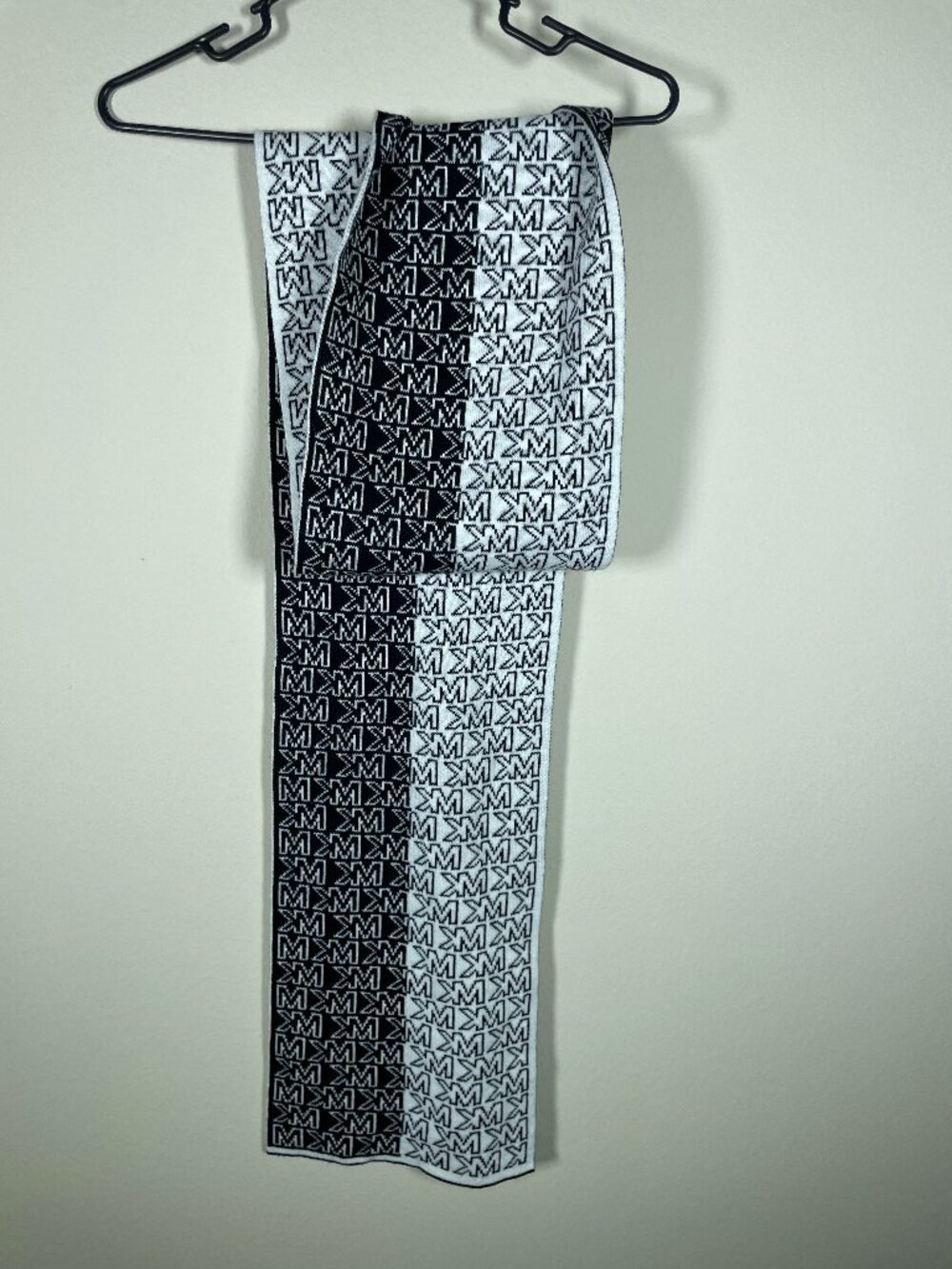 MICHAEL KORS Women’s Reversible MK Signature Infinity Scarf Black & White!